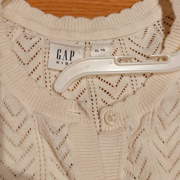 👧 GapKids Girl's Cardigan Sweater - Picture 2 of 5